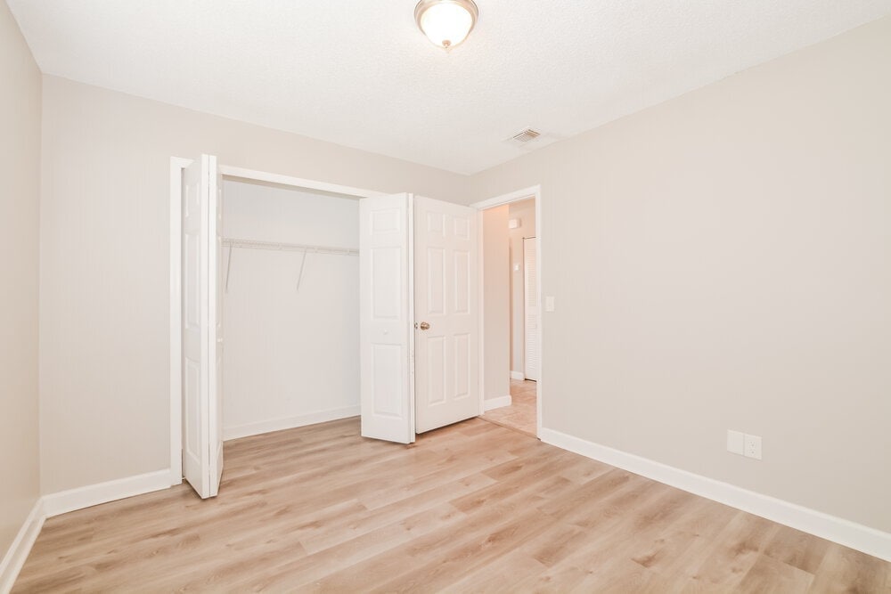 Building Photo - 426 Iowa Woods Cir E