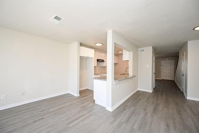 Building Photo - 6514 Kentwick Dr