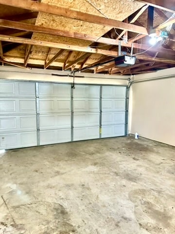 Building Photo - 320 Meadow Ln