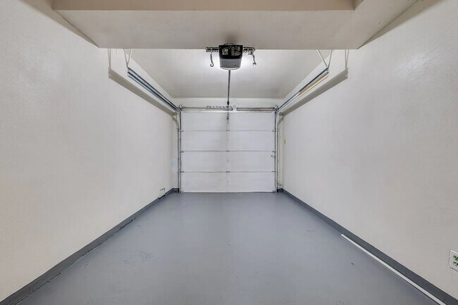 Building Photo - 540 E Hyde Park Pl