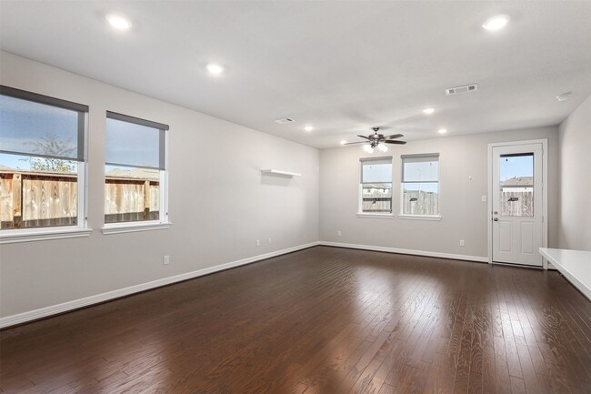 Building Photo - 2116 Sweet Bay Dr