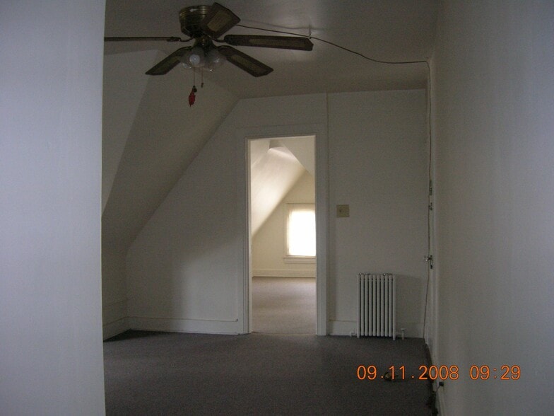 Building Photo - 323 N Hartley St