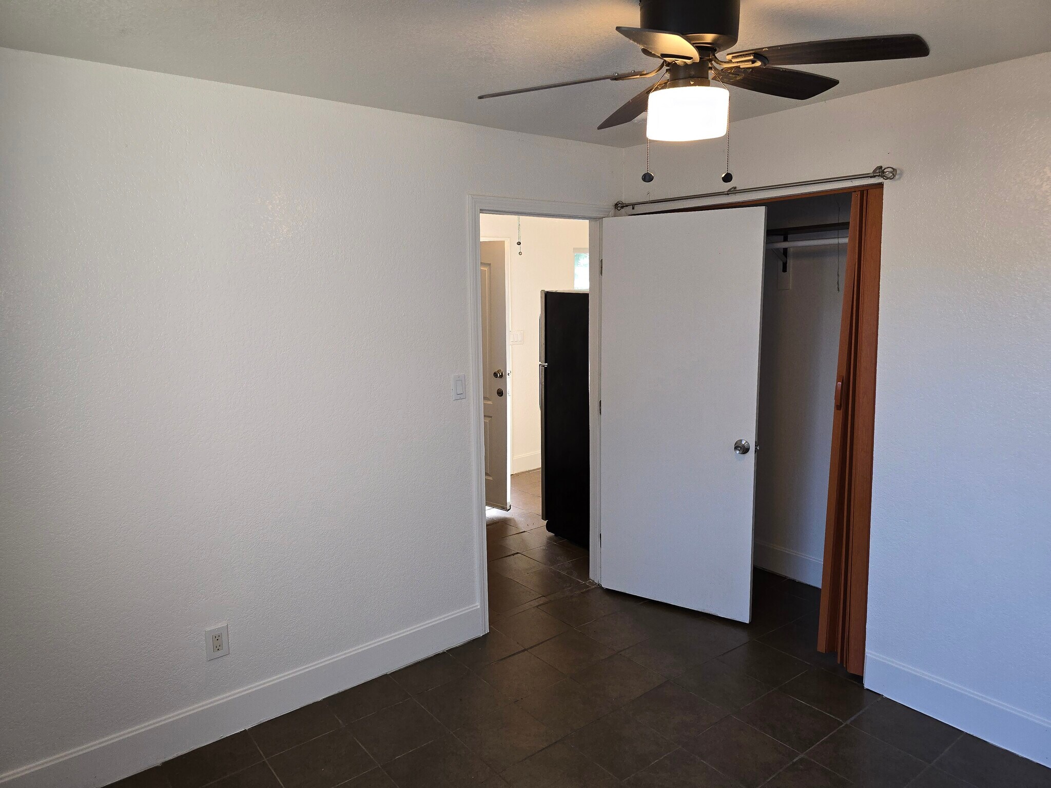 2nd bedroom w/ closet & ceiling fan - 6410 10th Ave