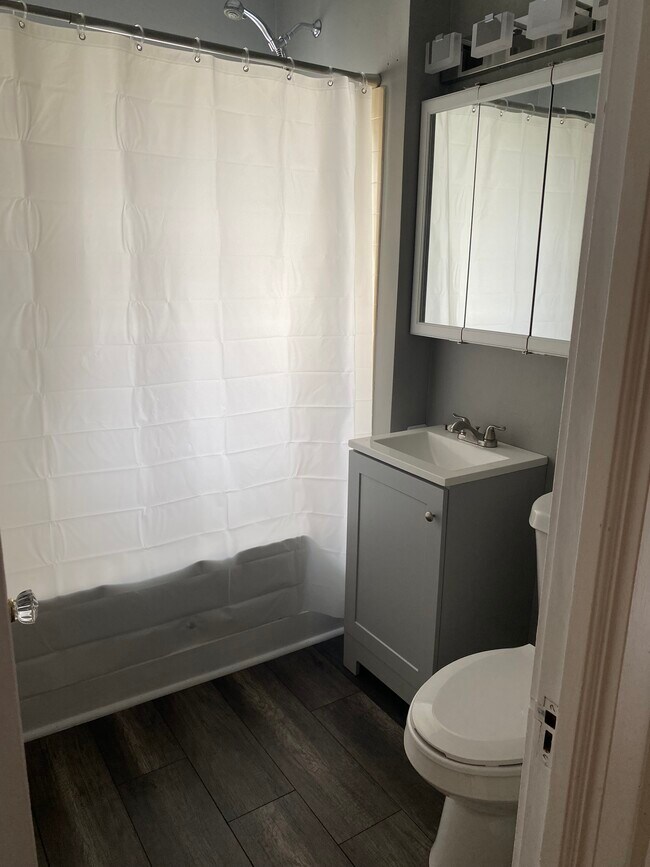 Bathroom. - 2114 Wascana Ave