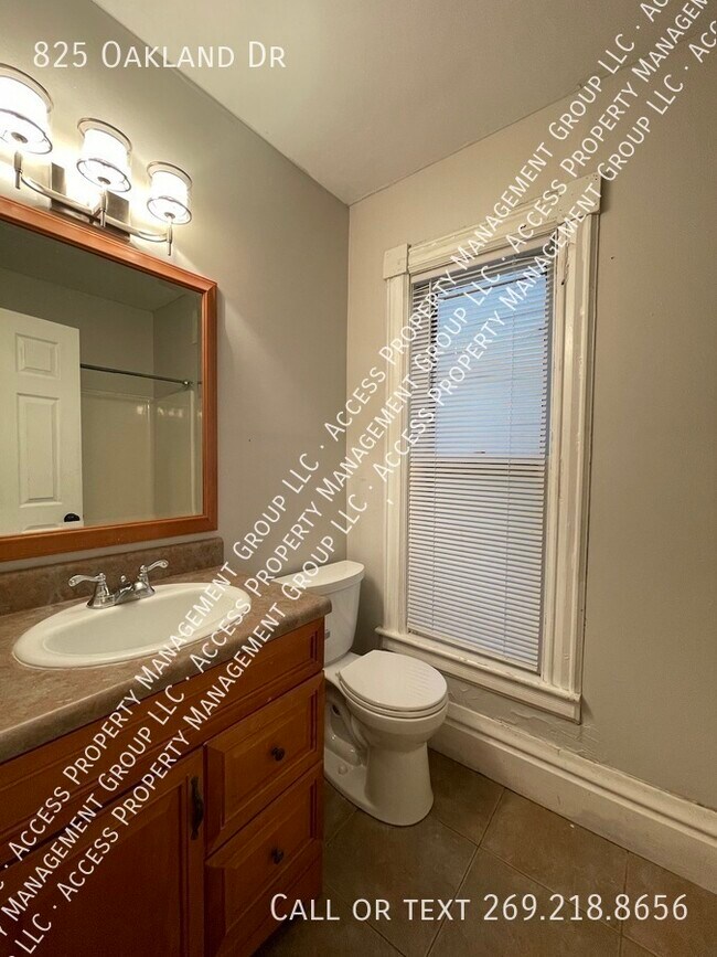 Building Photo - 3 bed home for rent Oakland Drive, Kalamazoo!
