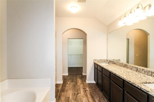 Building Photo - 320 E Georgia Terrace