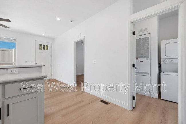 Building Photo - 767 Del Riego Ave