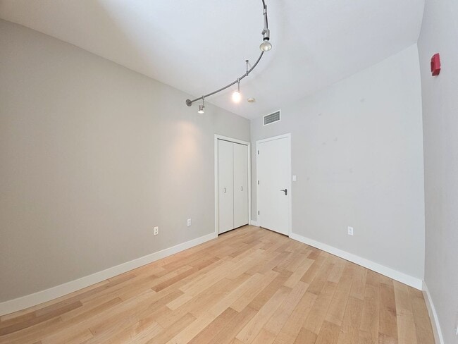Building Photo - Beautiful Palazzo condo in the heart of downtown Bellevue!