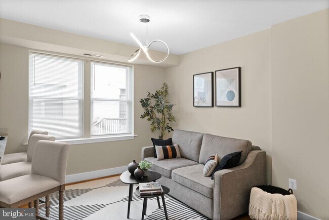 Building Photo - 417 18th St NE