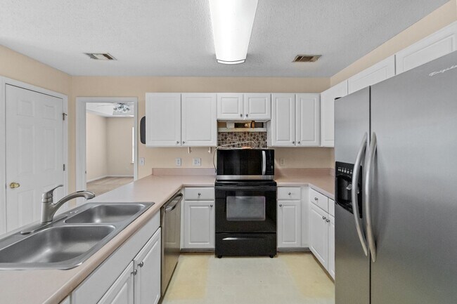 Building Photo - Beautiful 4-Bedroom Home with Lagoon Views in Pooler's Arbors at Godley Station