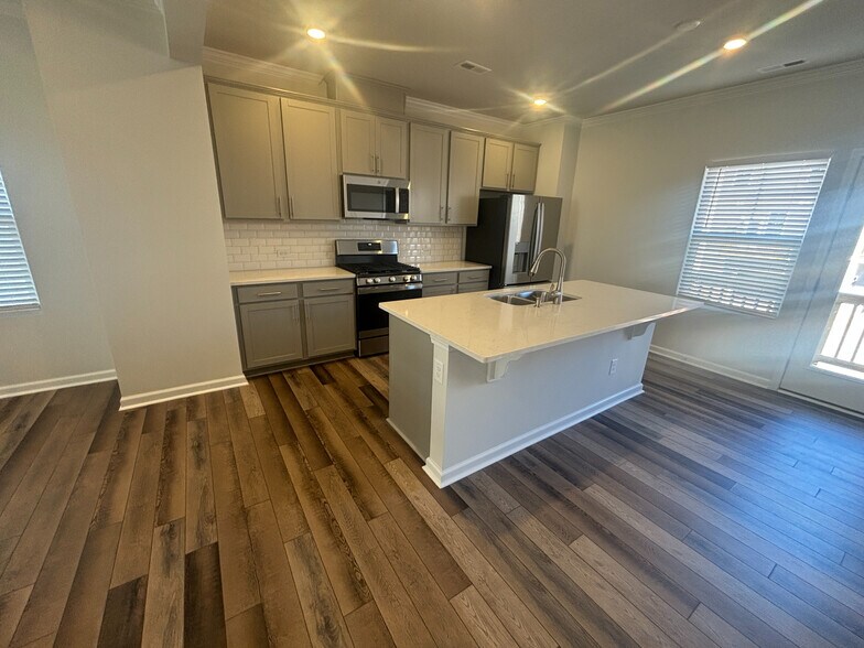 Building Photo - Room in Townhome on Carolina Spgs Blvd