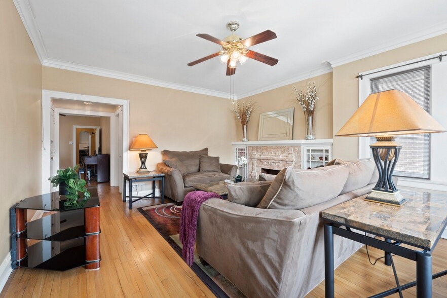 Building Photo - 7414 S Prairie Ave