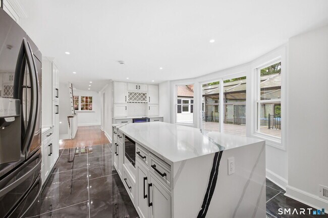 Building Photo - 1 Tulip Tree Ln