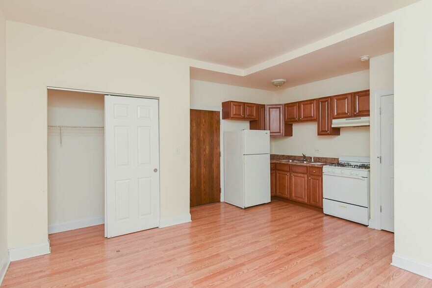 Building Photo - 2600 N Kimball Ave