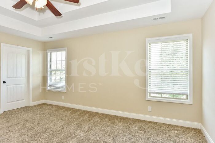 Building Photo - 758 Cavalier Dr