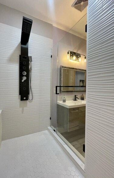 Building Photo - 1725 5th St NW