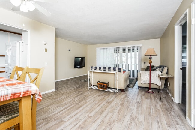 Building Photo - 2530 Clairemont Dr