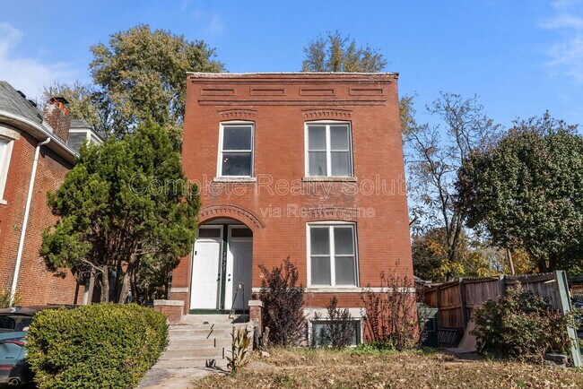 Building Photo - 3915 Russell Blvd