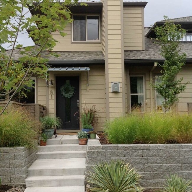 Primary Photo - Stunning town home in the Ridgeview Place ...
