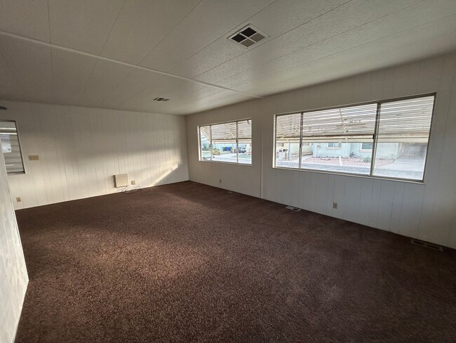 Building Photo - Cozy two bed two bath located in 55+ Commu...