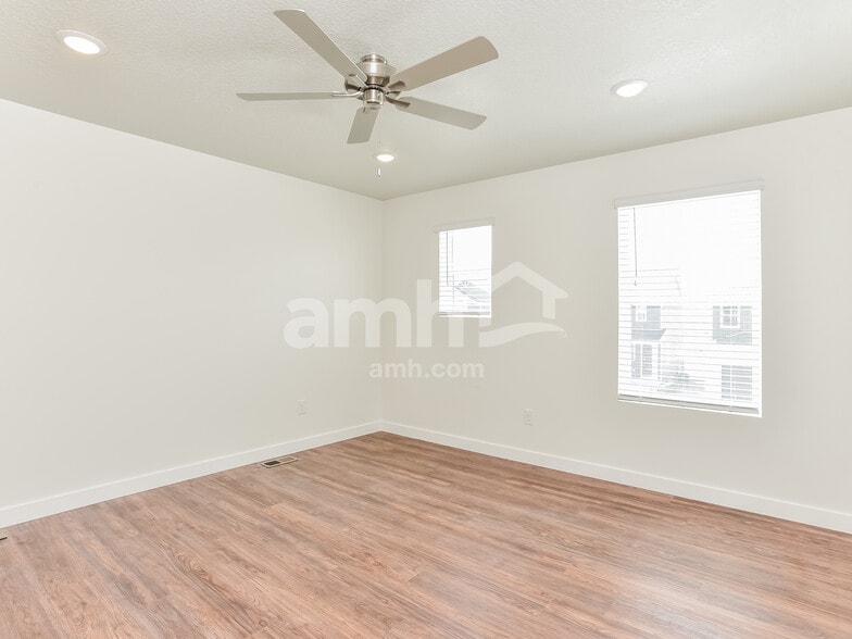 Building Photo - 8931 Royal Ln