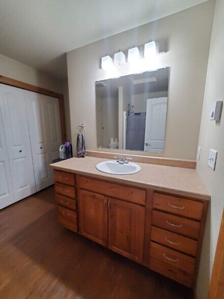 Building Photo - 2744 Overlook Blvd