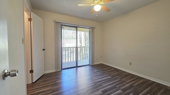 Building Photo - 2 bedroom, 1,5 bathroom townhouse in Mill Run