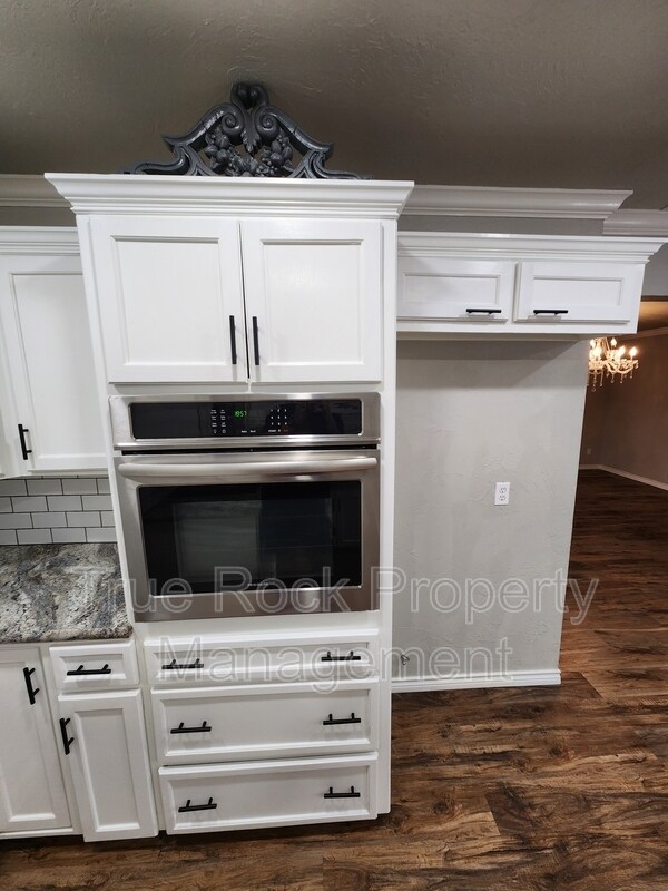 Building Photo - 204 S Morrison Dr