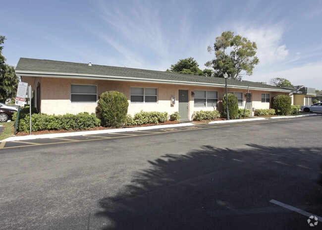 Building Photo - Waterford Villas - 6890- 6857 SW 5th St Margate, FL 33068