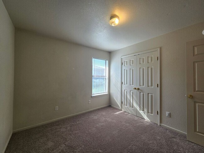Building Photo - 2802 Lucille Dr