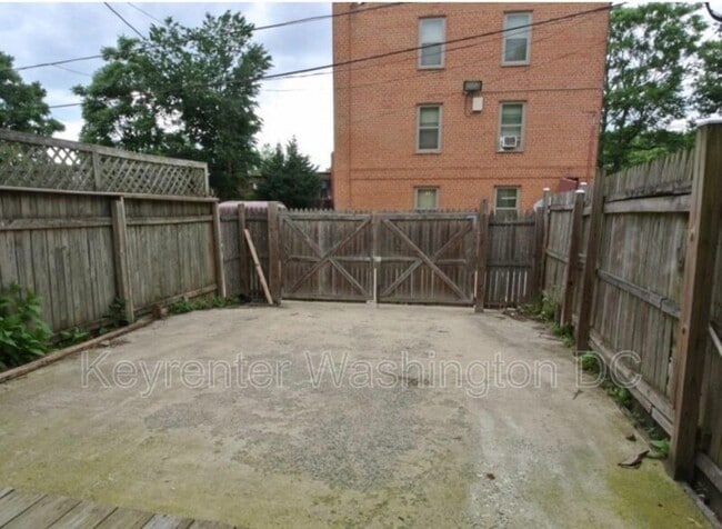 Building Photo - 107 P St NW