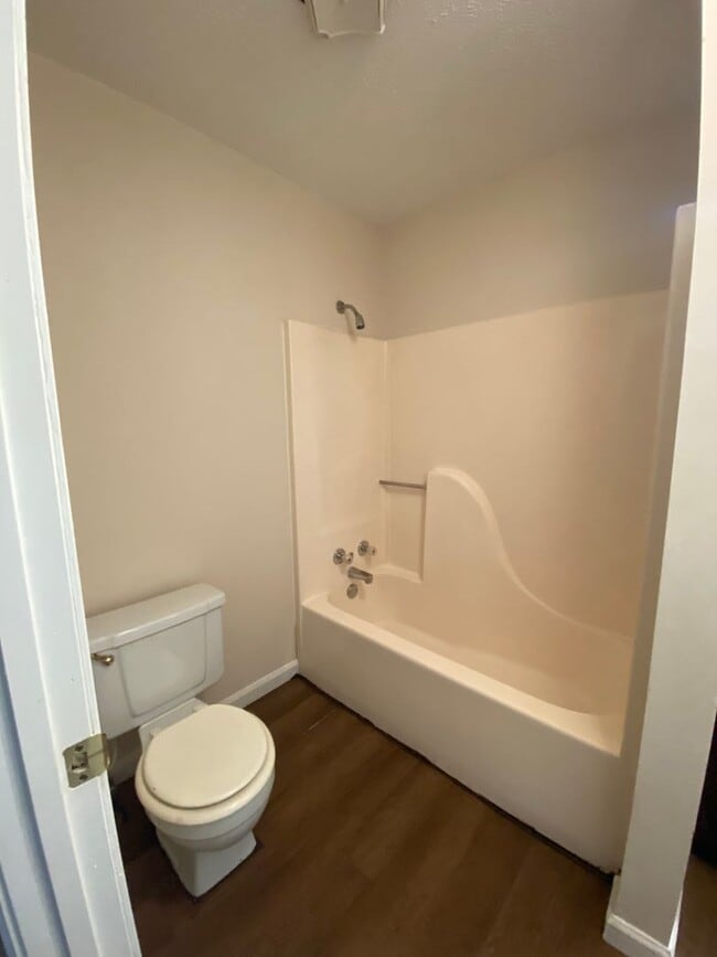 Building Photo - Cozy 3 Bedroom Home with a Bonus Room!