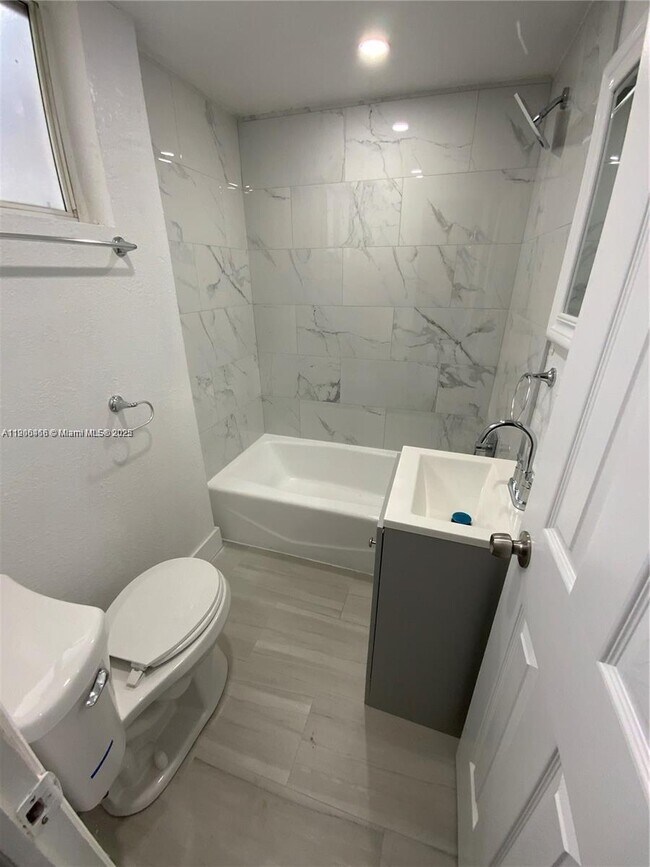 Building Photo - 8141 NW 5th Ct