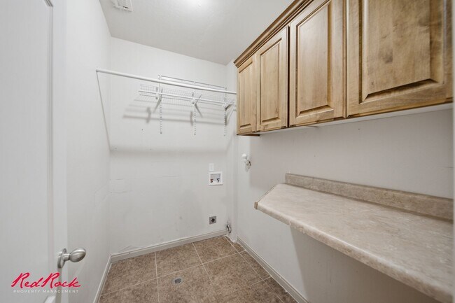 Building Photo - 3304 W Palomar