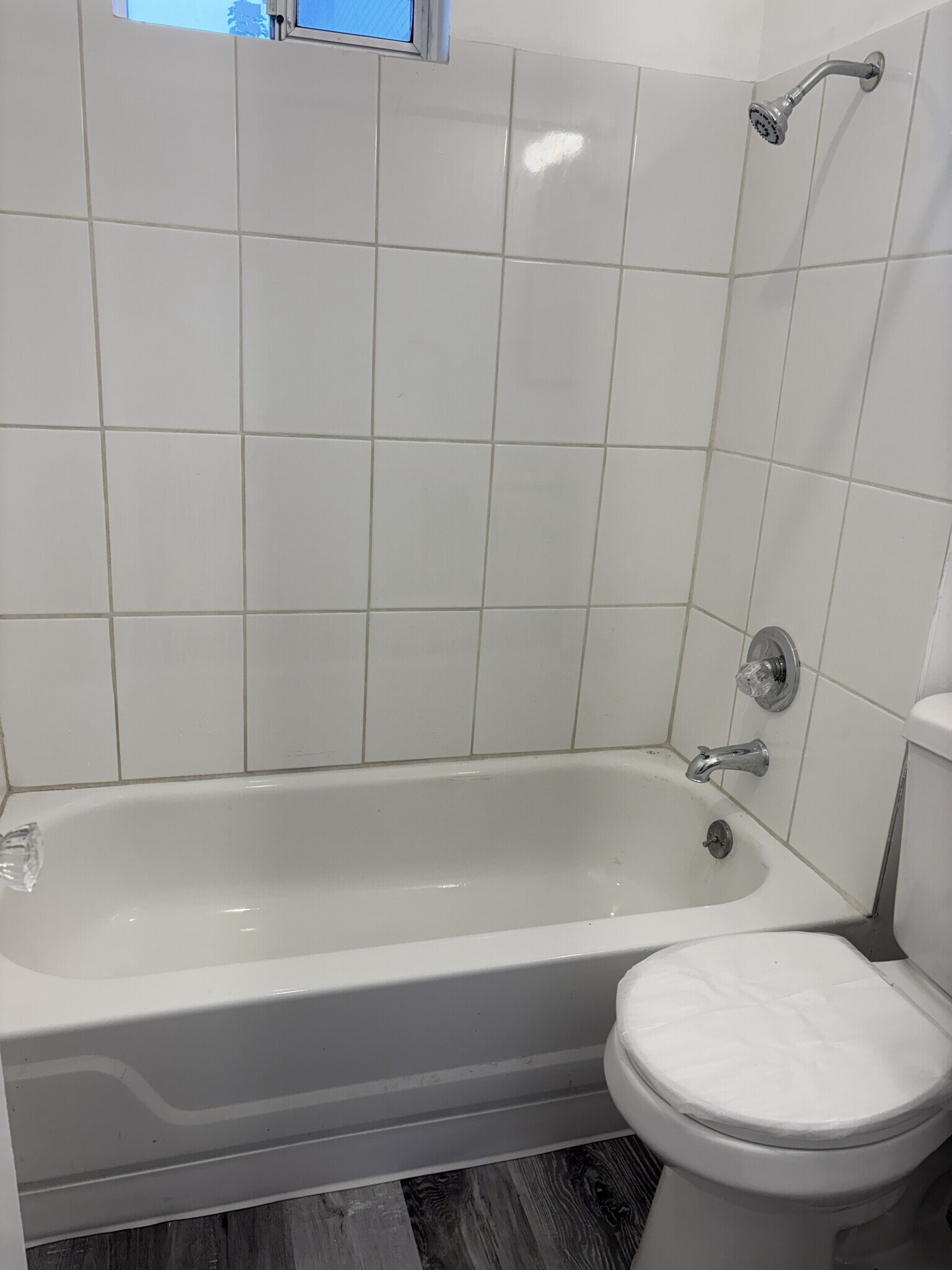 tub/shower with new tile surround - 447 16th St SE