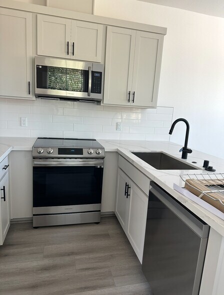 Building Photo - 2277 Versaro Dr