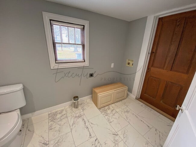Building Photo - Fully Renovated Historic Home in Downtown ...