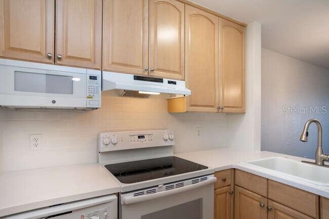 Building Photo - 1361 Snell Isle Blvd NE