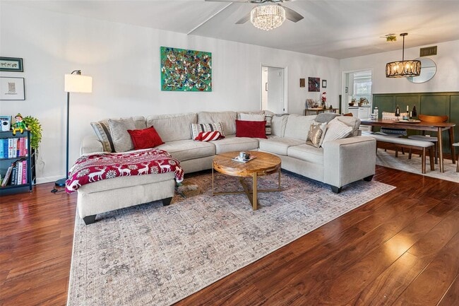 Building Photo - 3930 Oaks Clubhouse Dr