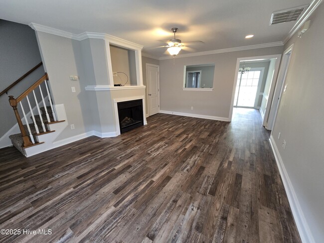 Building Photo - 1868 Cambria Dr