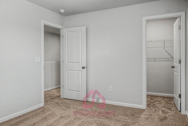 Building Photo - 376 Highline Trl