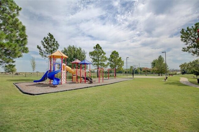 Building Photo - Spacious 4 Bed | 2 Bath | Large backyard | Bixby