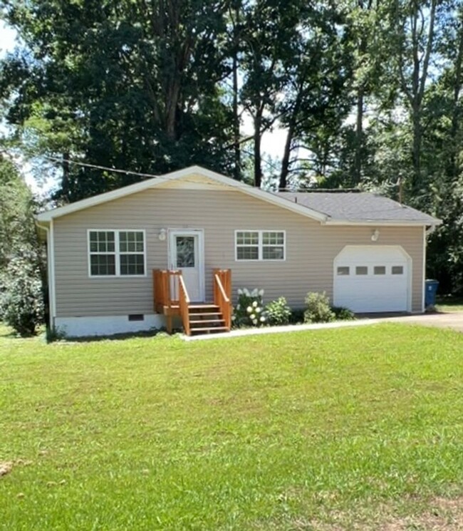 Primary Photo - Neat and Clean 3 Bedroom 2 Bath Home