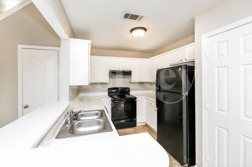 Building Photo - 7842 Shadowland Cove