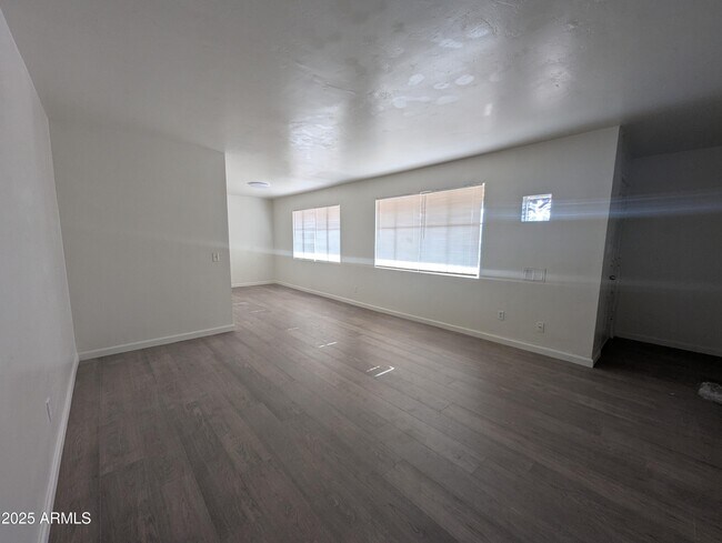 Building Photo - 1128 N Coolidge Ave