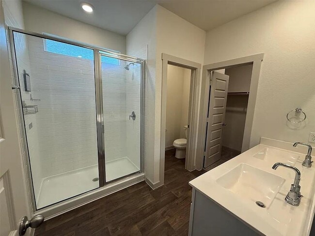 Building Photo - 400 Barton Creek Ln