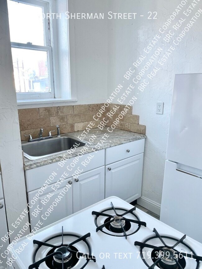 Building Photo - 1960 Sherman St