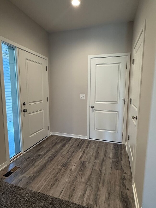 Building Photo - 7004 Claystone Dr