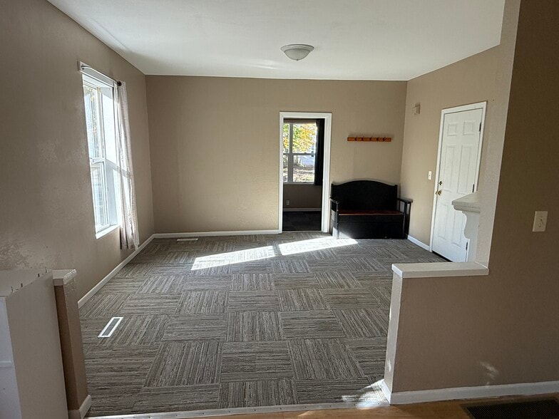 Building Photo - 3006 Emerson Avenue N #1