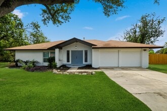 Building Photo - 502 Moorside Dr